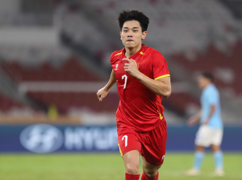 天天盈球-U23亚洲杯神奇2分钟！阮庭北任意球破门，传射建功，韩国再度落后